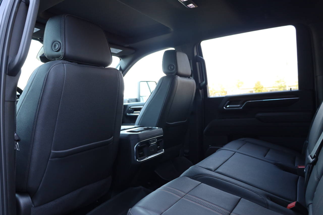 Chevrolet Silverado 3500HD 4WD Crew Cab 172" High Country 2024