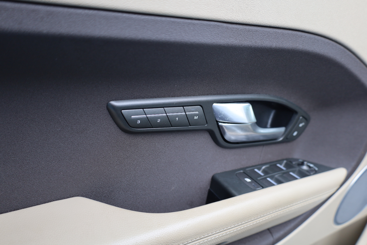 Land Rover Range Rover Evoque 5dr HB Pure Plus 2013