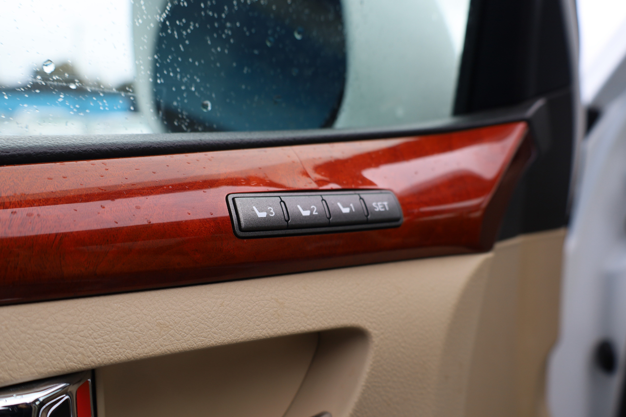 Lexus LX 570 4WD 4dr 2010