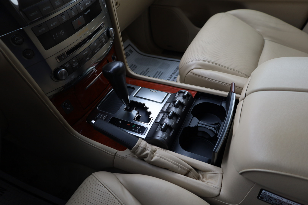 Lexus LX 570 4WD 4dr 2010