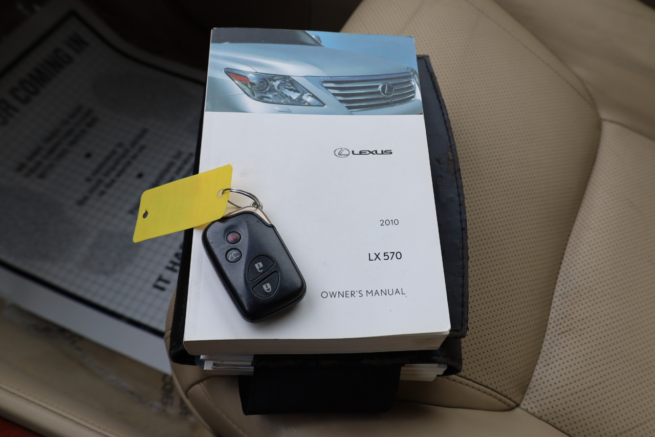 Lexus LX 570 4WD 4dr 2010
