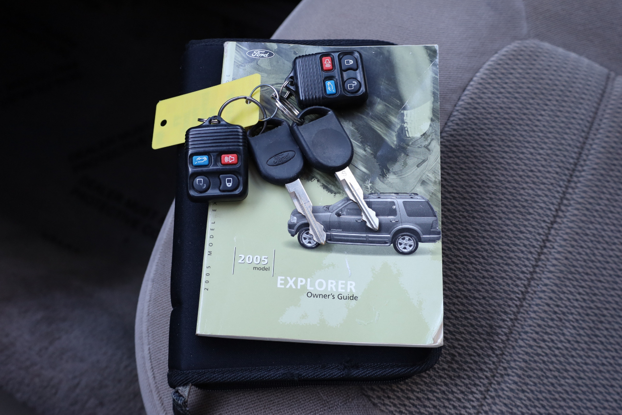 Ford Explorer 4dr 114" WB 4.0L XLT 4WD 2005