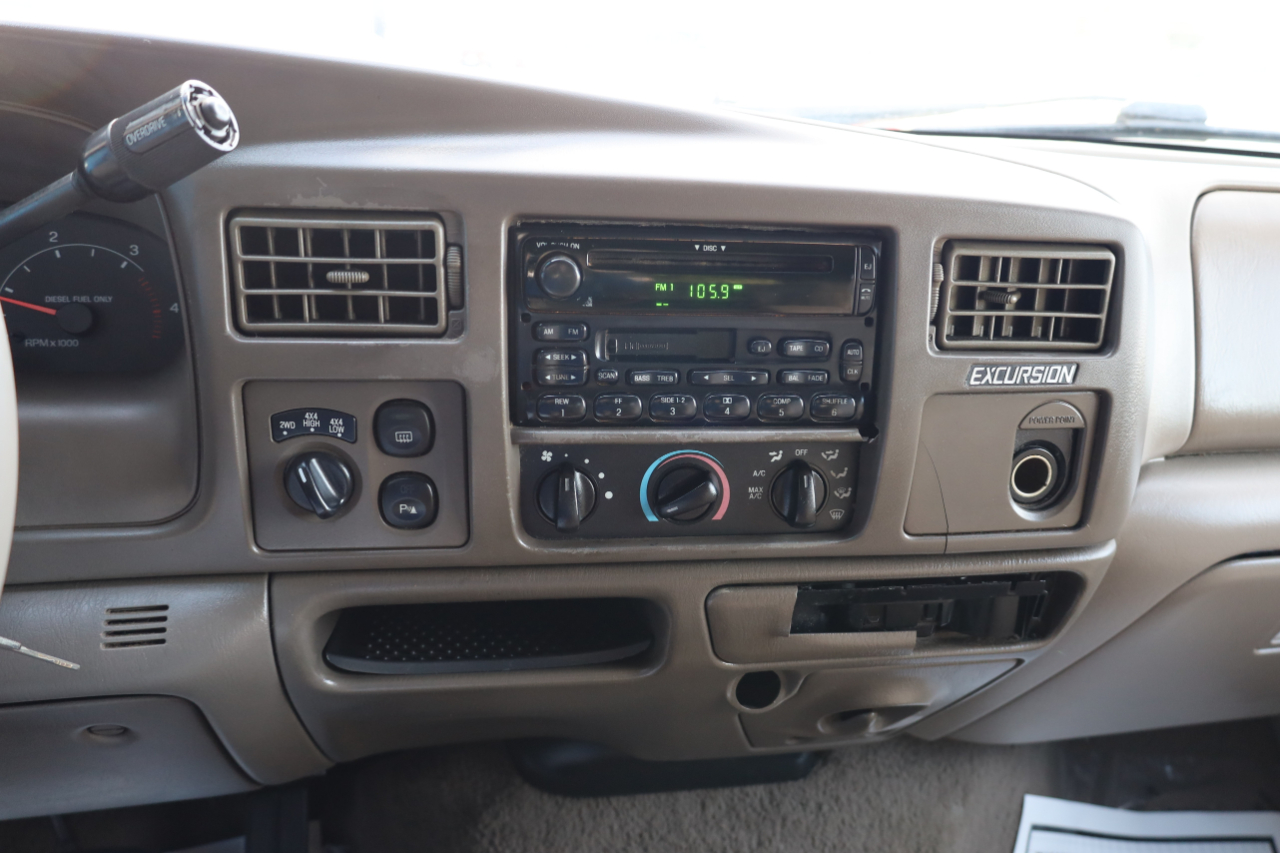 Ford Excursion 137" WB Limited 4WD 2001