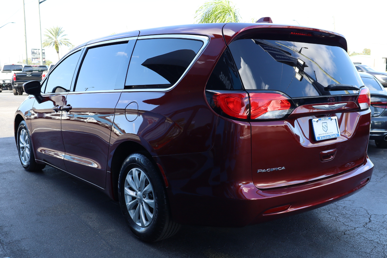 Chrysler Pacifica Touring FWD 2017