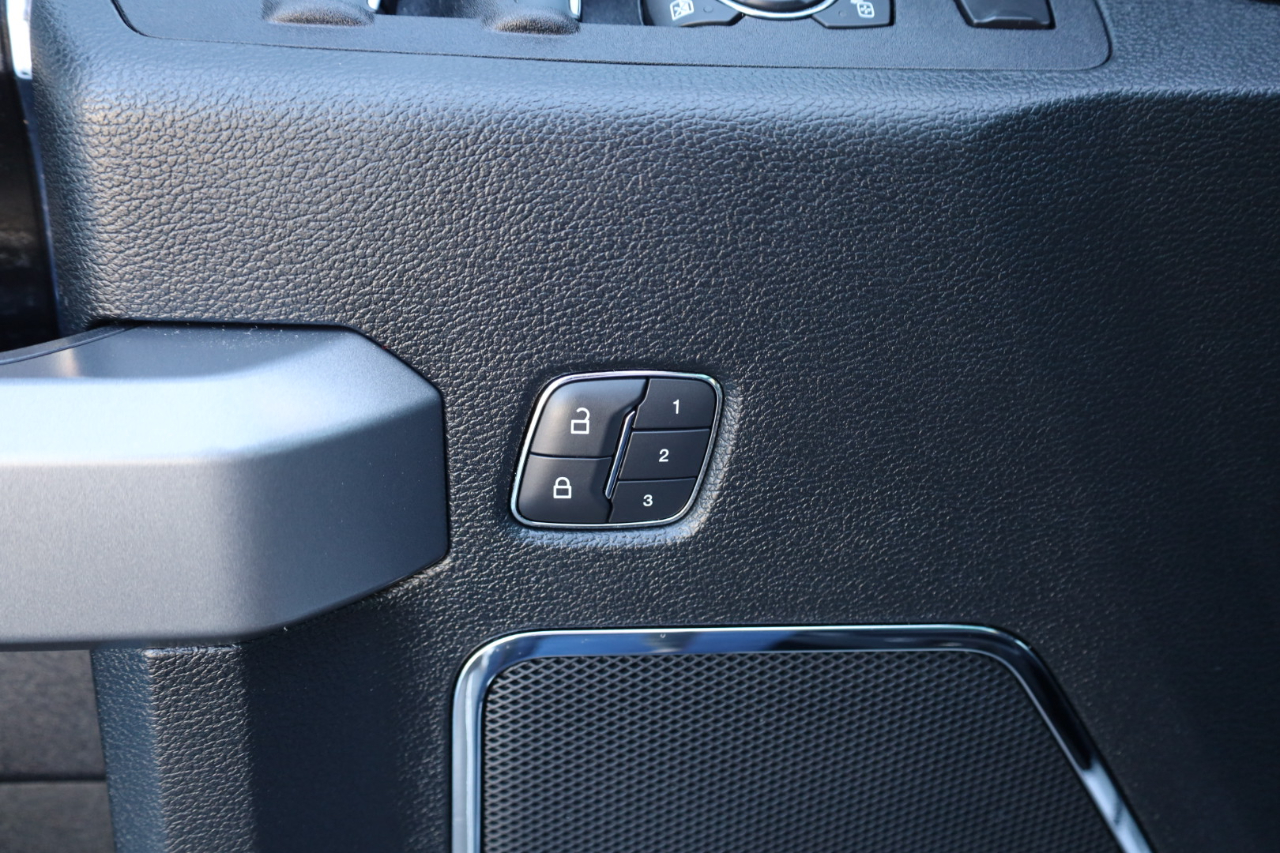 Ford Super Duty F-450 DRW Platinum 4WD Crew Cab 8' Box 2019