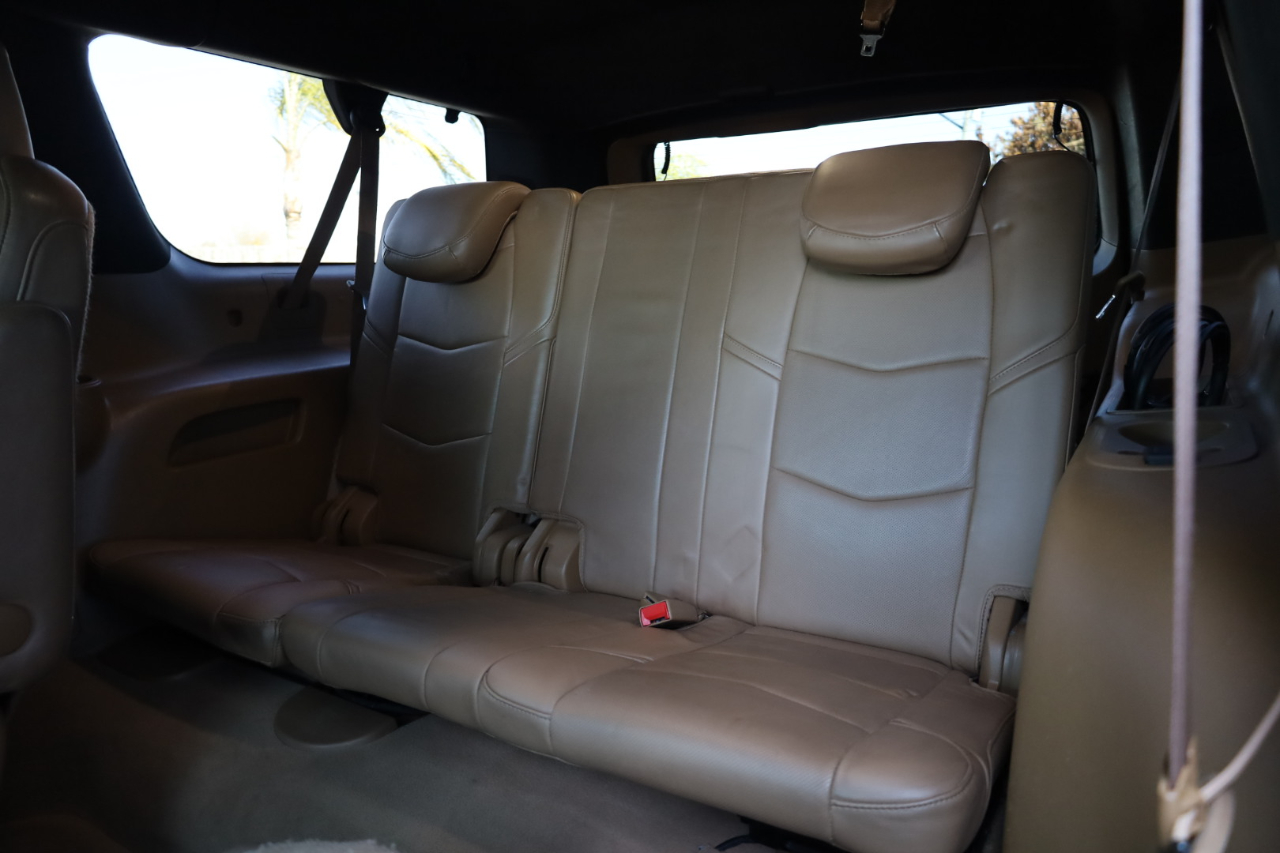 Cadillac Escalade ESV 2WD 4dr Platinum 2017