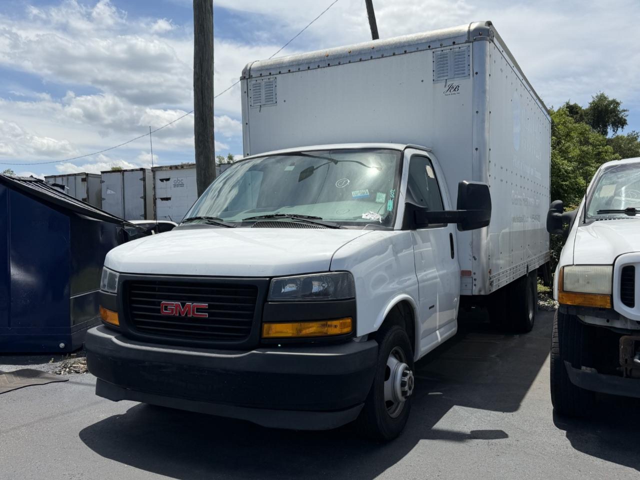 GMC Savana Commercial Cutaway 3500 Van 177" 2018