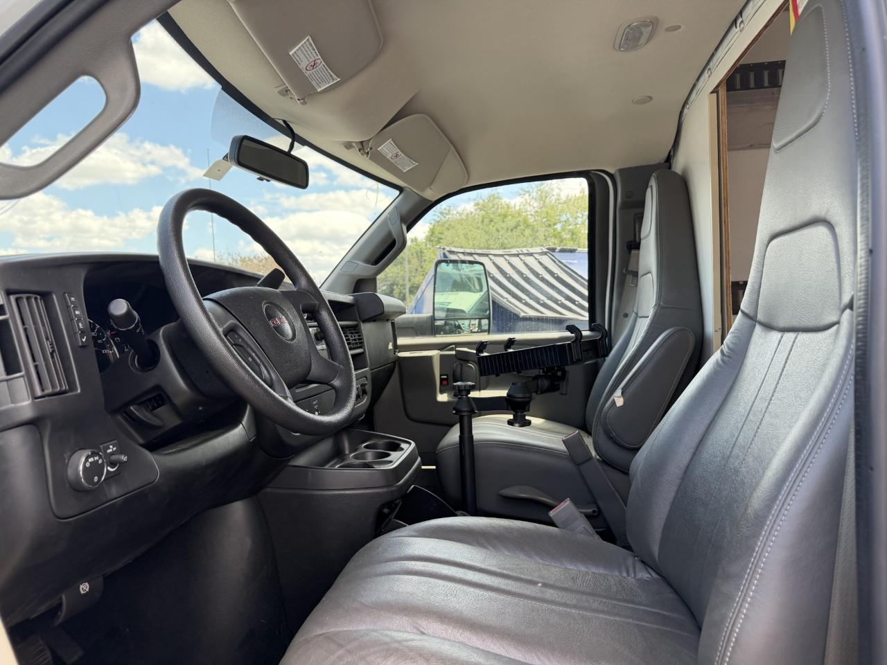 GMC Savana Commercial Cutaway 3500 Van 177" 2018