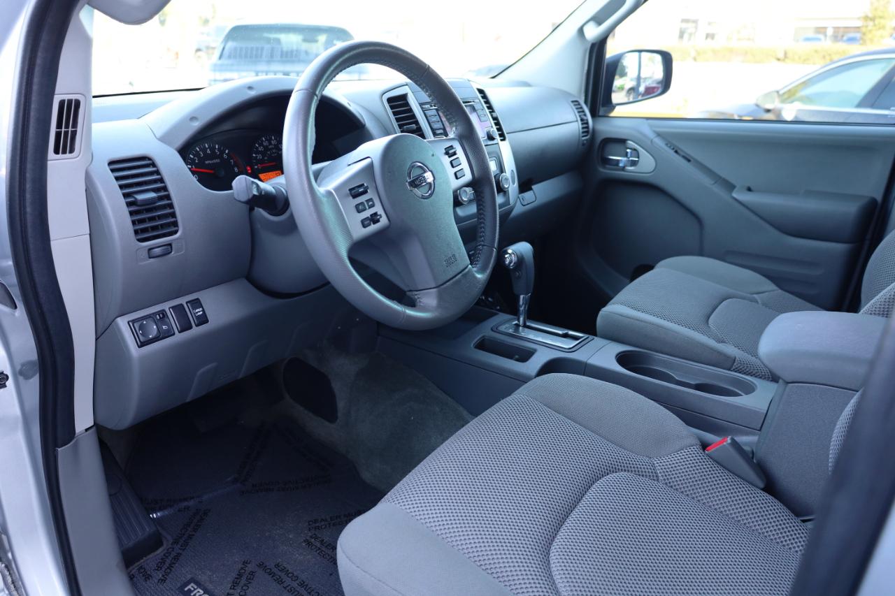 Nissan Frontier 2WD Crew Cab SWB Auto SV 2016