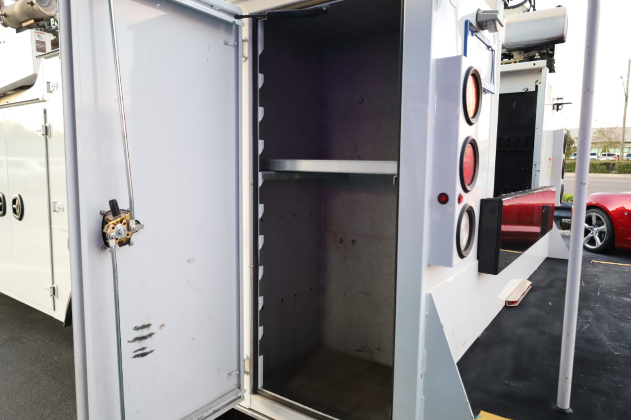 Ford Super Duty F-550 DRW XL 4WD Reg Cab 145" WB 60" CA 2022