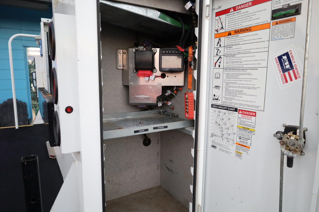 Ford Super Duty F-550 DRW XL 4WD Reg Cab 145" WB 60" CA 2022