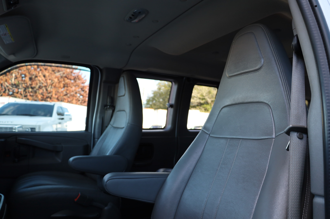 Chevrolet Express Passenger RWD 3500 155" LS w/1LS 2016