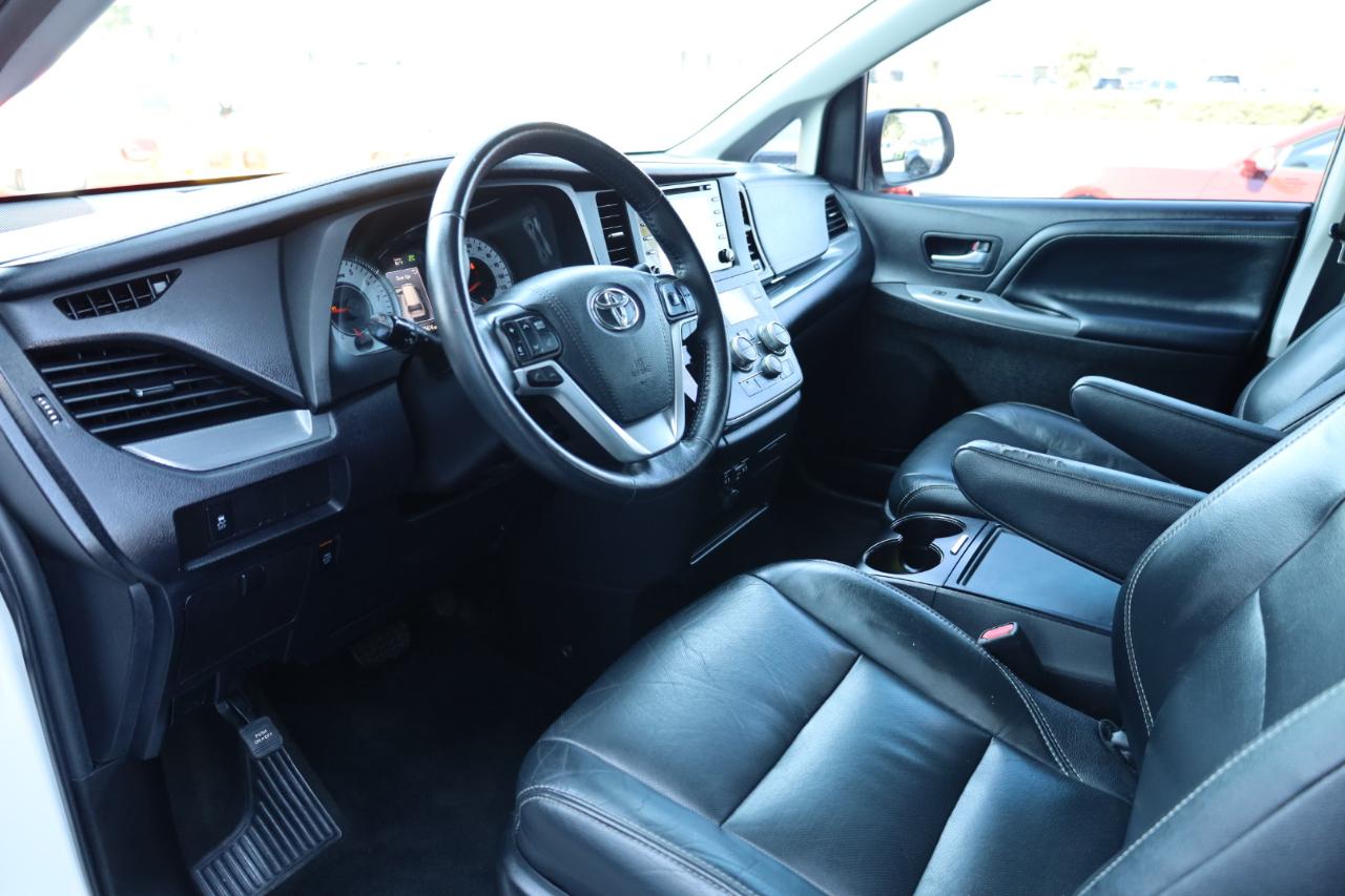 Toyota Sienna SE Premium FWD 8-Passenger (Natl) 2018