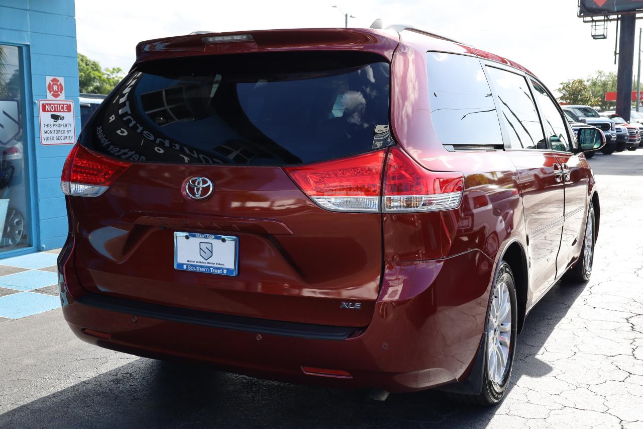 Toyota Sienna 5dr 7-Pass Van V6 XLE AAS FWD (Natl) 2011
