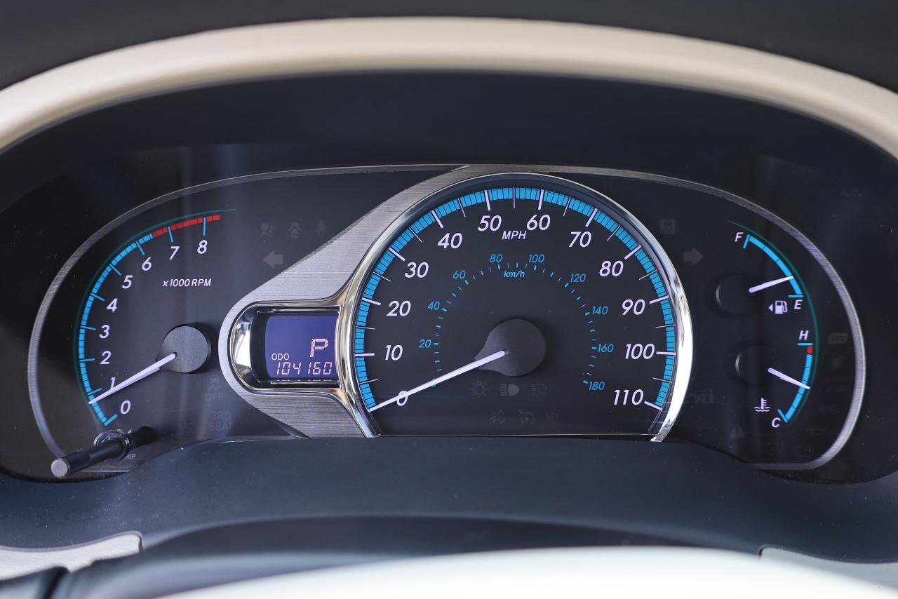 Toyota Sienna 5dr 7-Pass Van V6 XLE AAS FWD (Natl) 2011