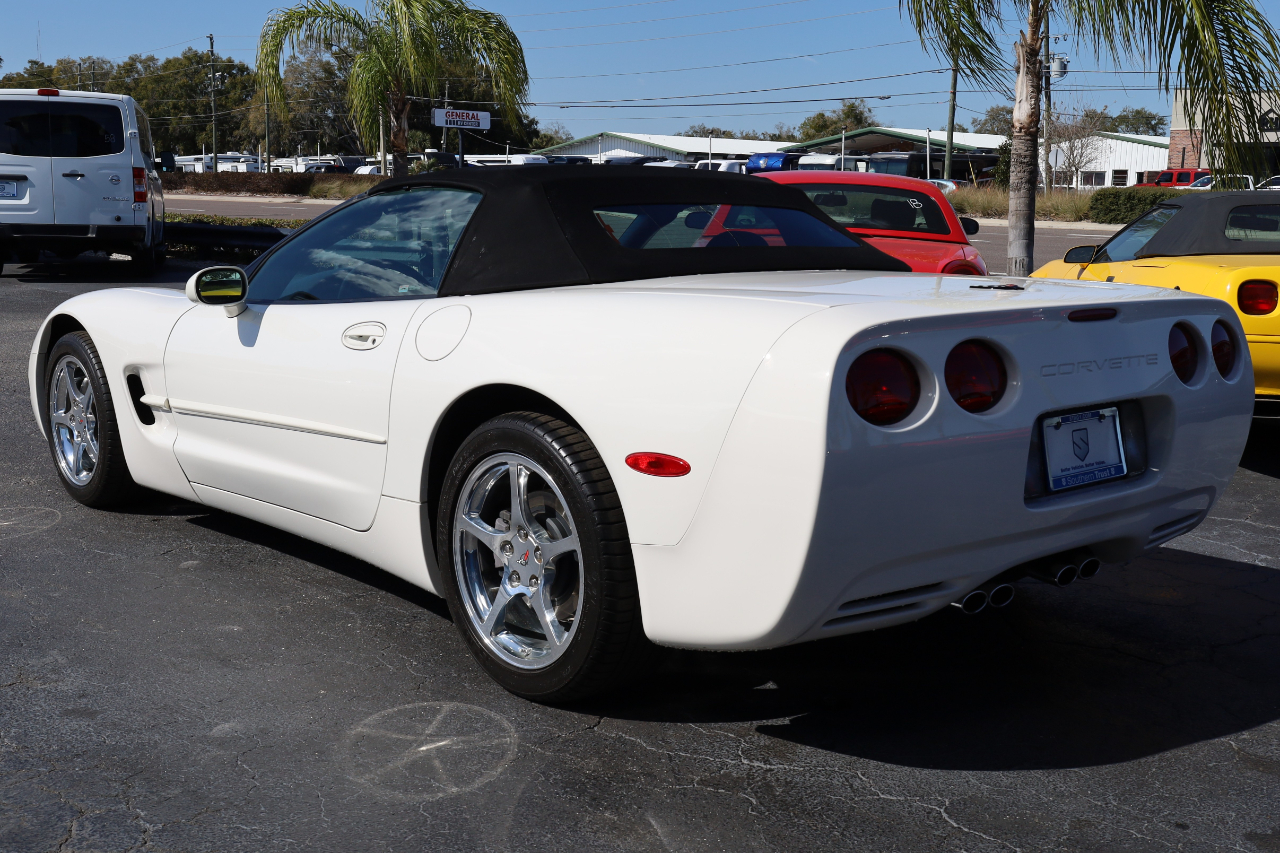 Chevrolet Corvette 2dr Convertible 2002
