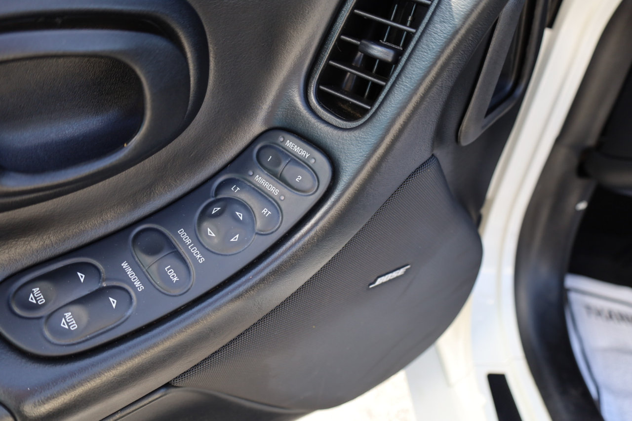 Chevrolet Corvette 2dr Convertible 2002