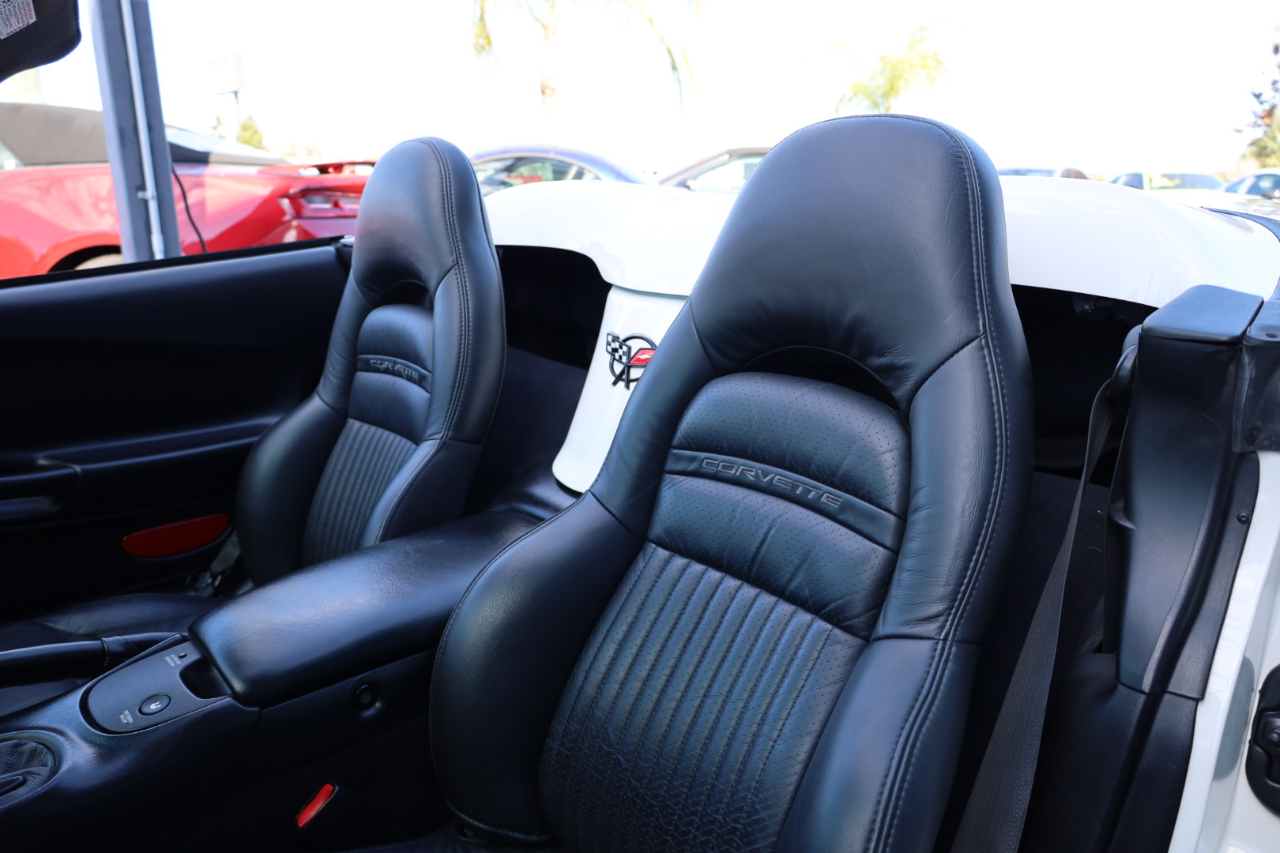 Chevrolet Corvette 2dr Convertible 2002