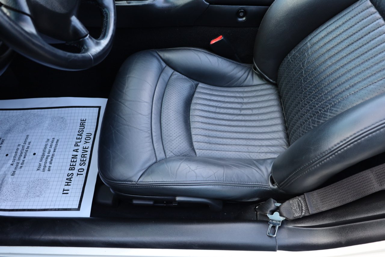 Chevrolet Corvette 2dr Convertible 2002