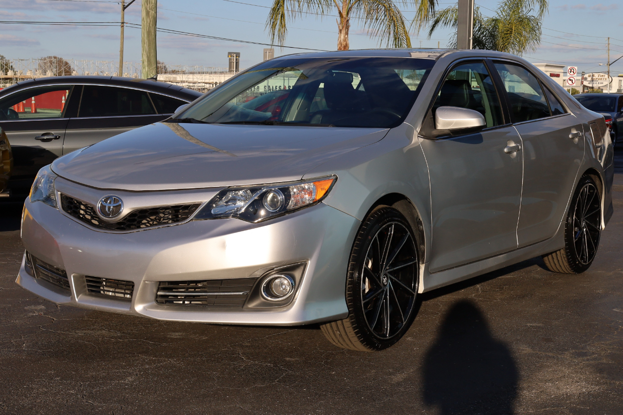 Toyota Camry 4dr Sdn I4 Auto SE (Natl) 2013