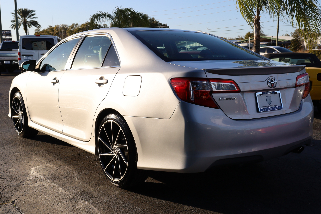 Toyota Camry 4dr Sdn I4 Auto SE (Natl) 2013