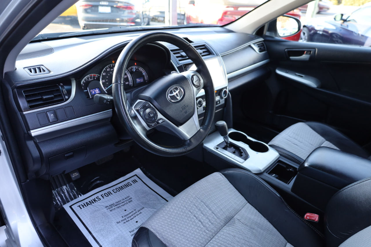 Toyota Camry 4dr Sdn I4 Auto SE (Natl) 2013