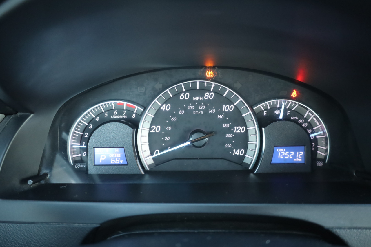 Toyota Camry 4dr Sdn I4 Auto SE (Natl) 2013