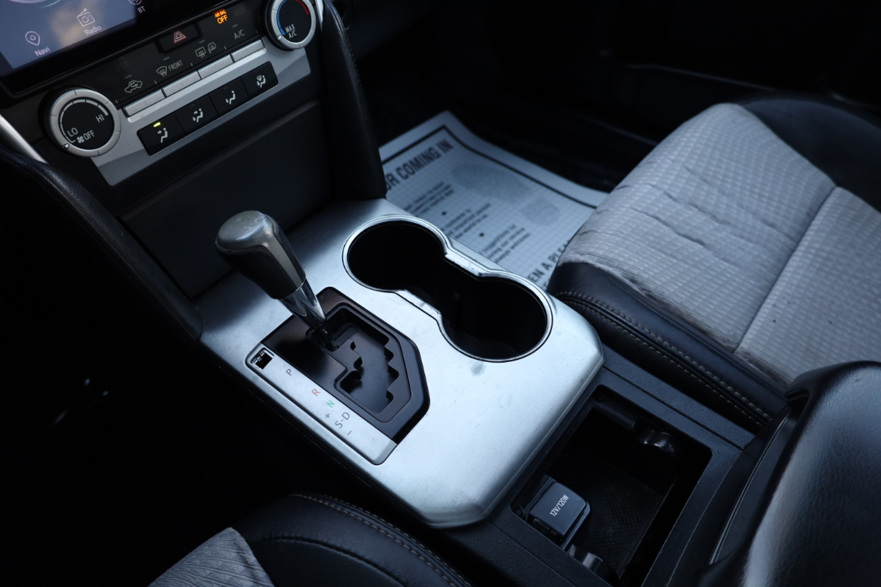 Toyota Camry 4dr Sdn I4 Auto SE (Natl) 2013