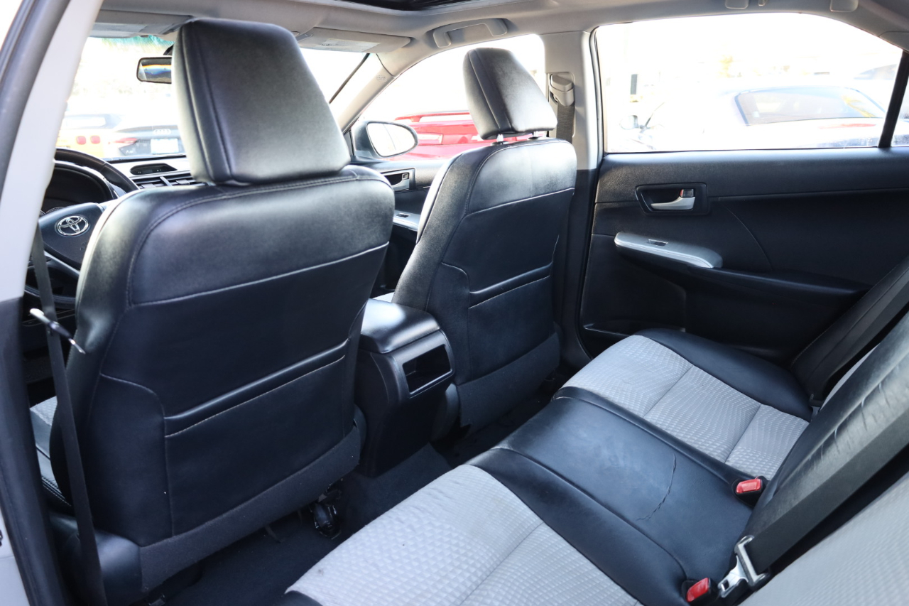 Toyota Camry 4dr Sdn I4 Auto SE (Natl) 2013