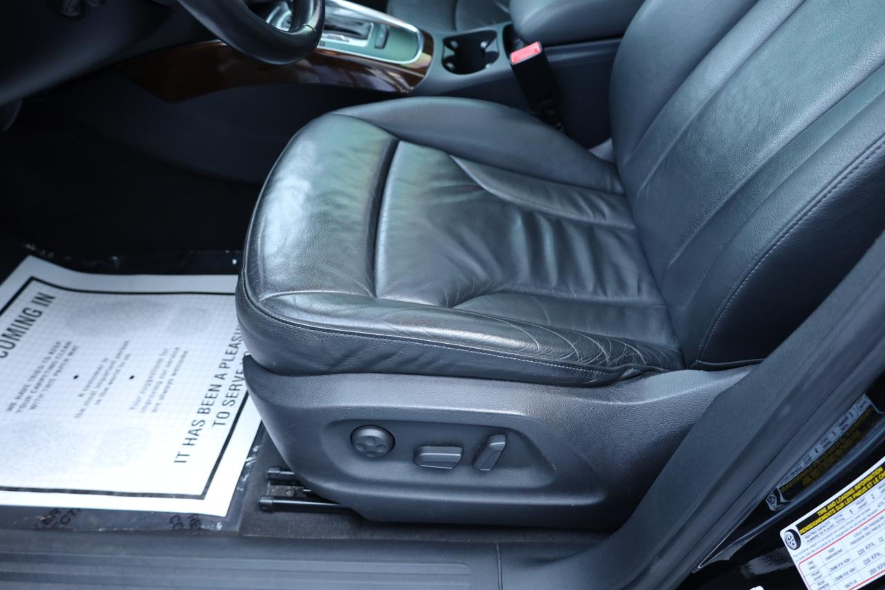 Audi Q5 quattro 4dr 2.0T Premium Plus 2011