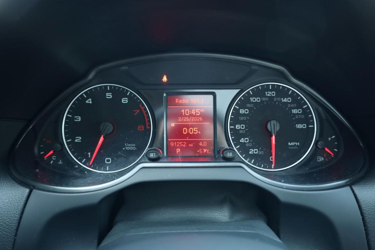 Audi Q5 quattro 4dr 2.0T Premium Plus 2011