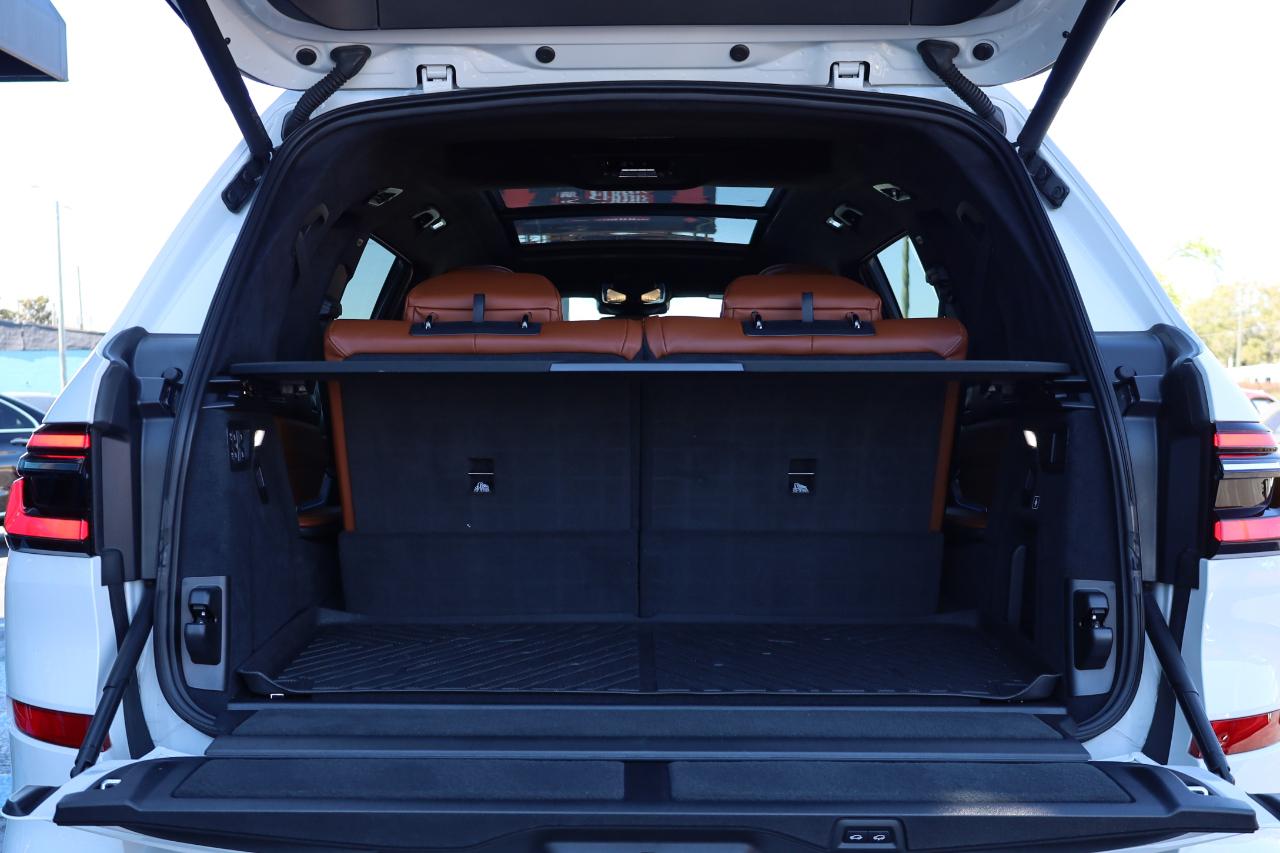 BMW X7 xDrive40i Sports Activity Vehicle 2023