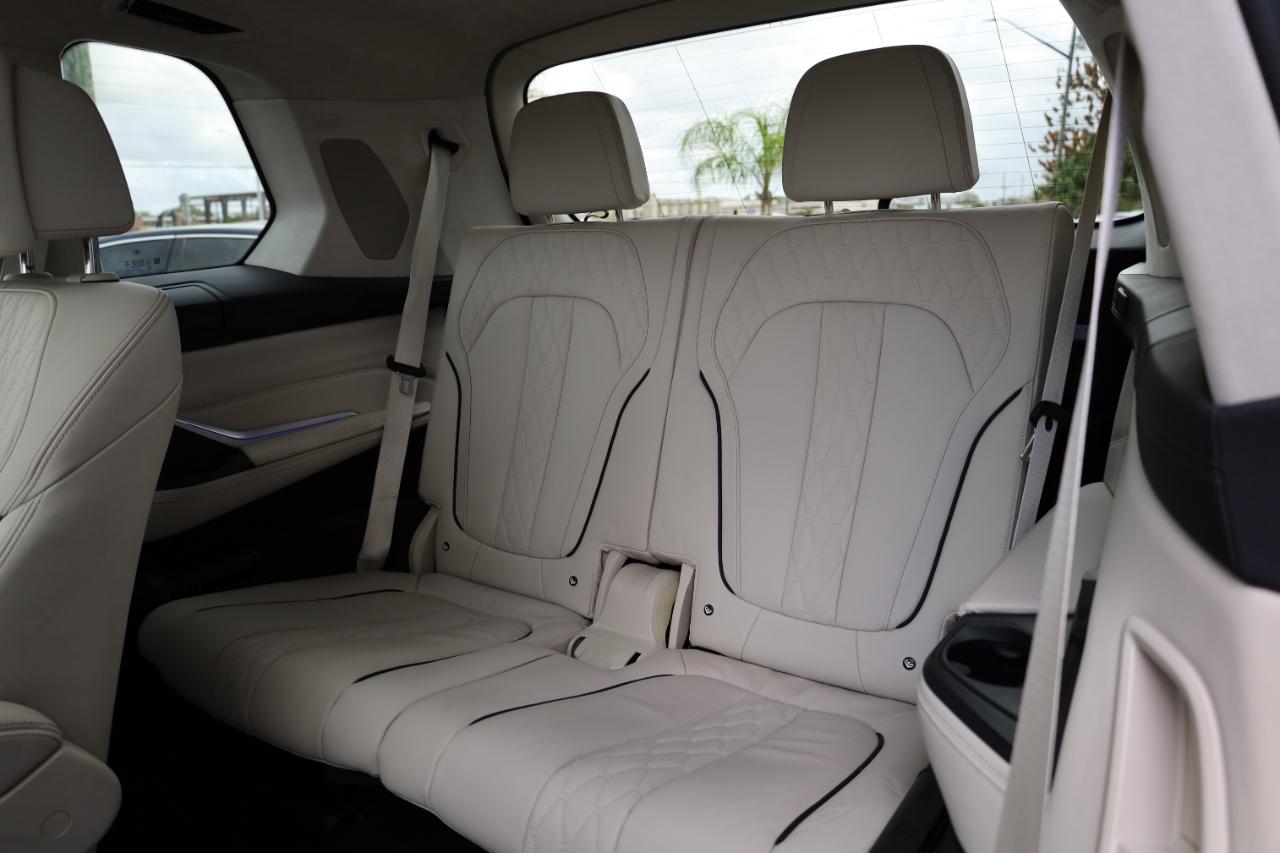 BMW X7 xDrive50i Sports Activity Vehicle 2020