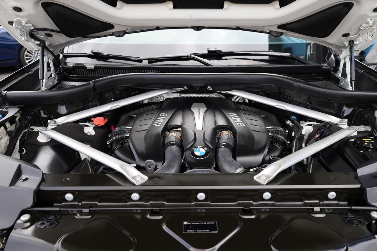 BMW X7 xDrive50i Sports Activity Vehicle 2020