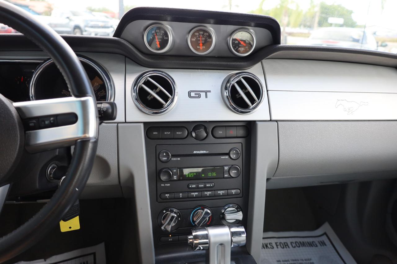 Ford Mustang 2dr Cpe GT Deluxe 2006