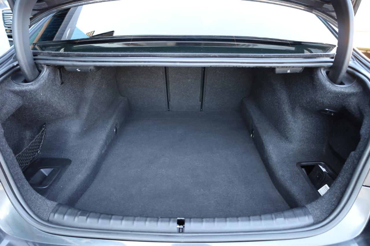 BMW 5 Series M550i xDrive Sedan 2021