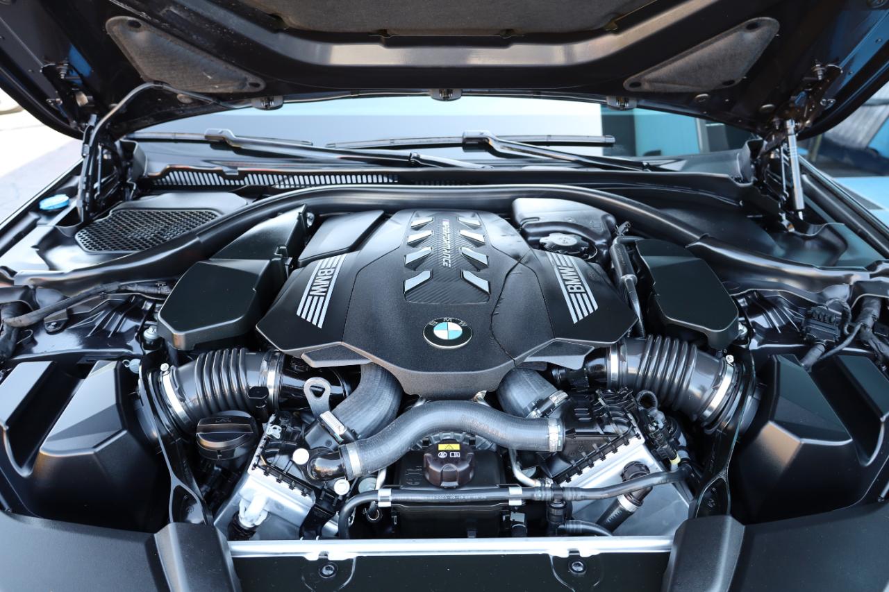 BMW 5 Series M550i xDrive Sedan 2021