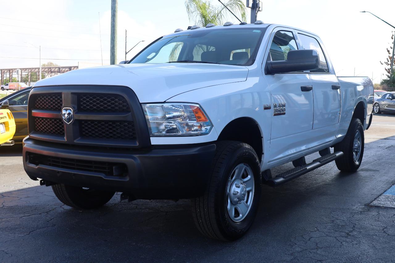 RAM 3500 Tradesman 4x4 Crew Cab 6'4" Box 2017