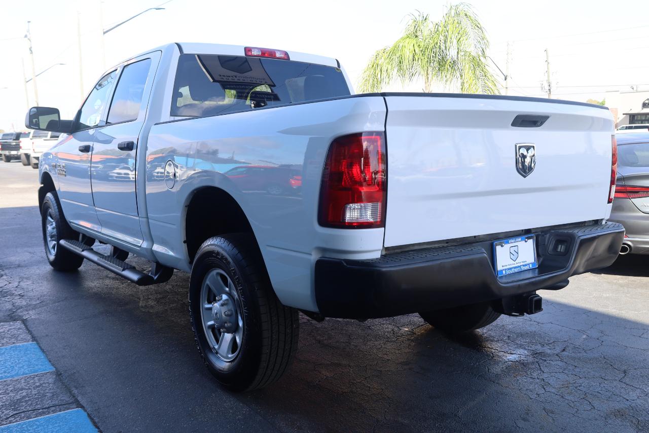 RAM 3500 Tradesman 4x4 Crew Cab 6'4" Box 2017