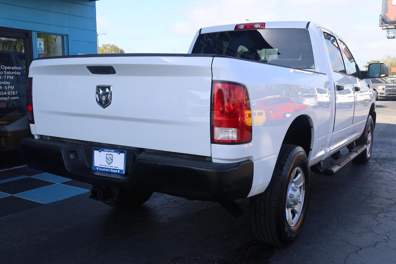 RAM 3500 Tradesman 4x4 Crew Cab 6'4" Box 2017