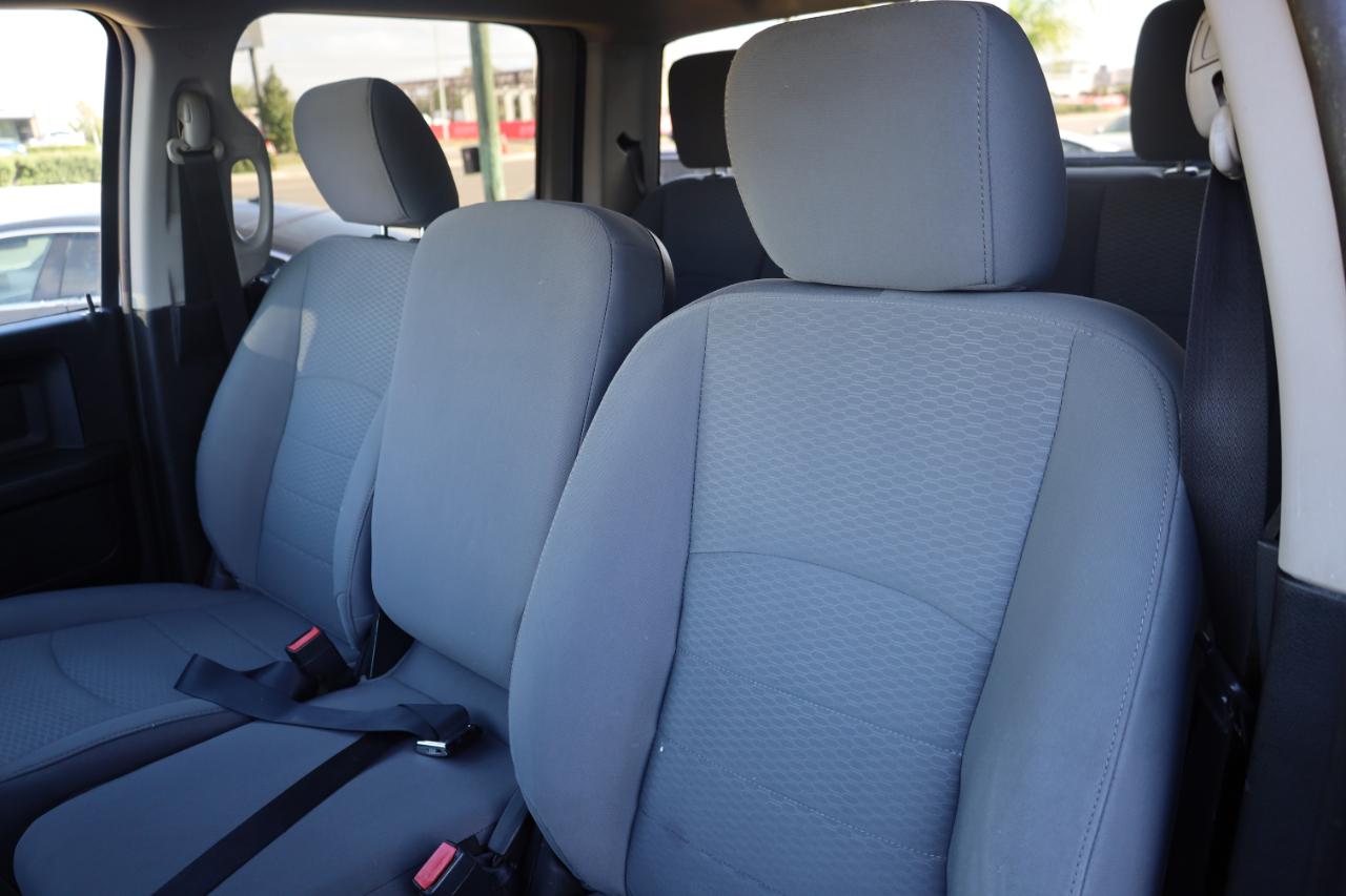 RAM 3500 Tradesman 4x4 Crew Cab 6'4" Box 2017