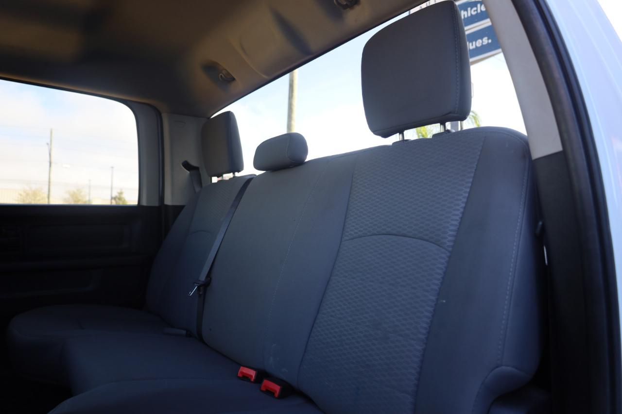 RAM 3500 Tradesman 4x4 Crew Cab 6'4" Box 2017