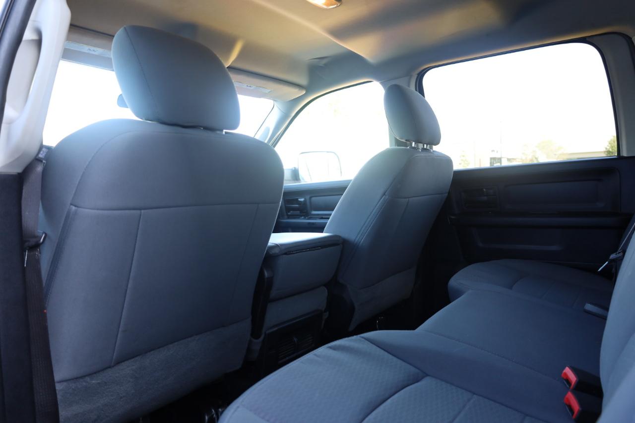 RAM 3500 Tradesman 4x4 Crew Cab 6'4" Box 2017