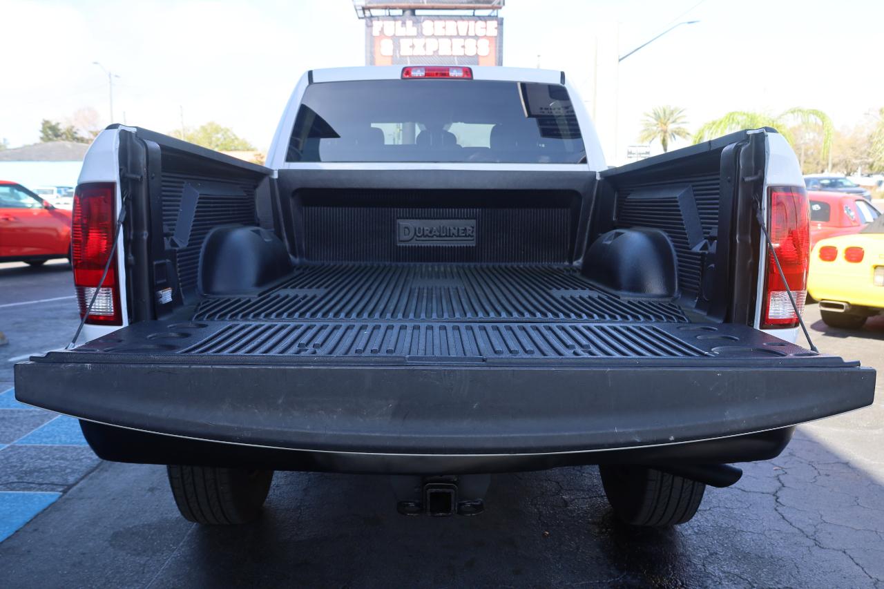 RAM 3500 Tradesman 4x4 Crew Cab 6'4" Box 2017