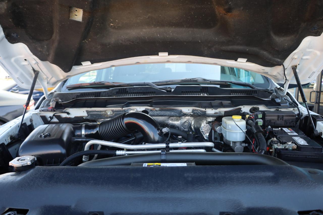 RAM 3500 Tradesman 4x4 Crew Cab 6'4" Box 2017