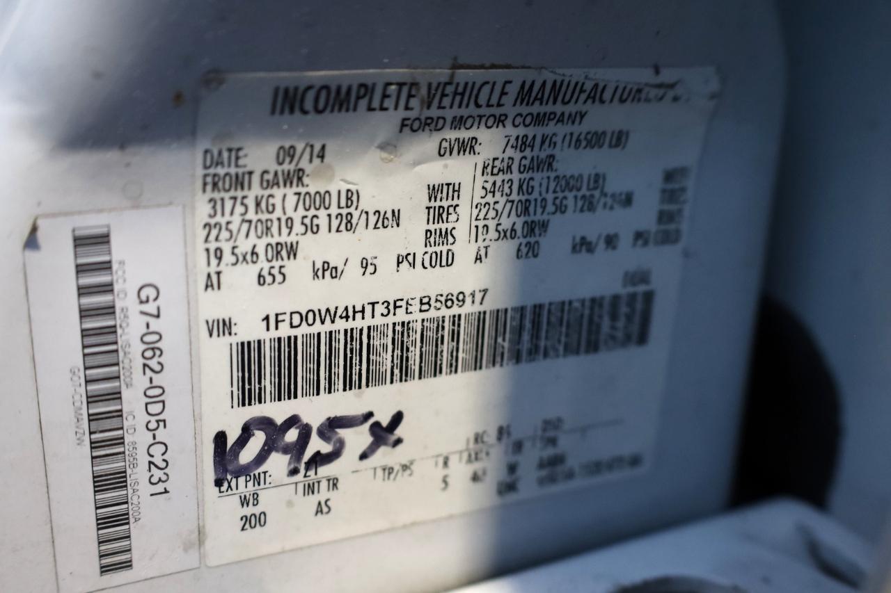 Ford Super Duty F-450 DRW 4WD Crew Cab 172" XL 2015