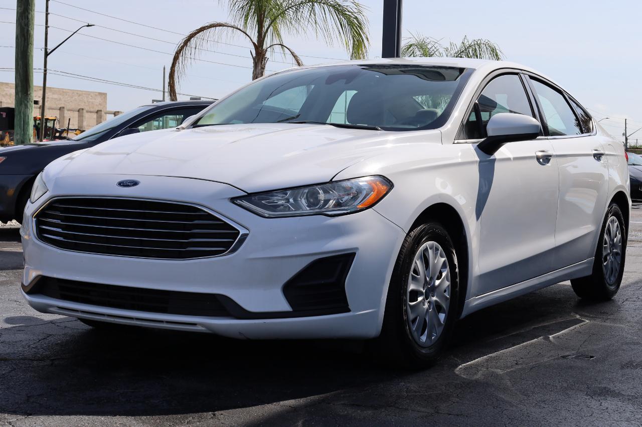 Ford Fusion S FWD 2019