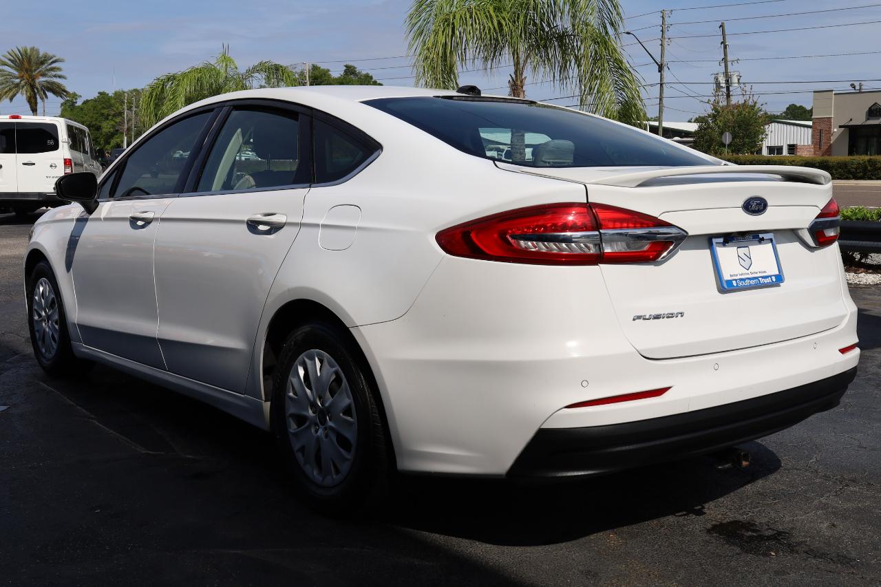 Ford Fusion S FWD 2019