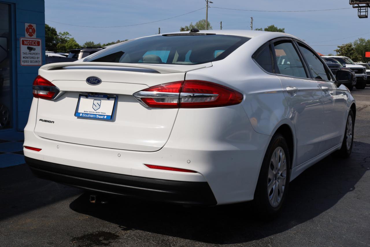 Ford Fusion S FWD 2019