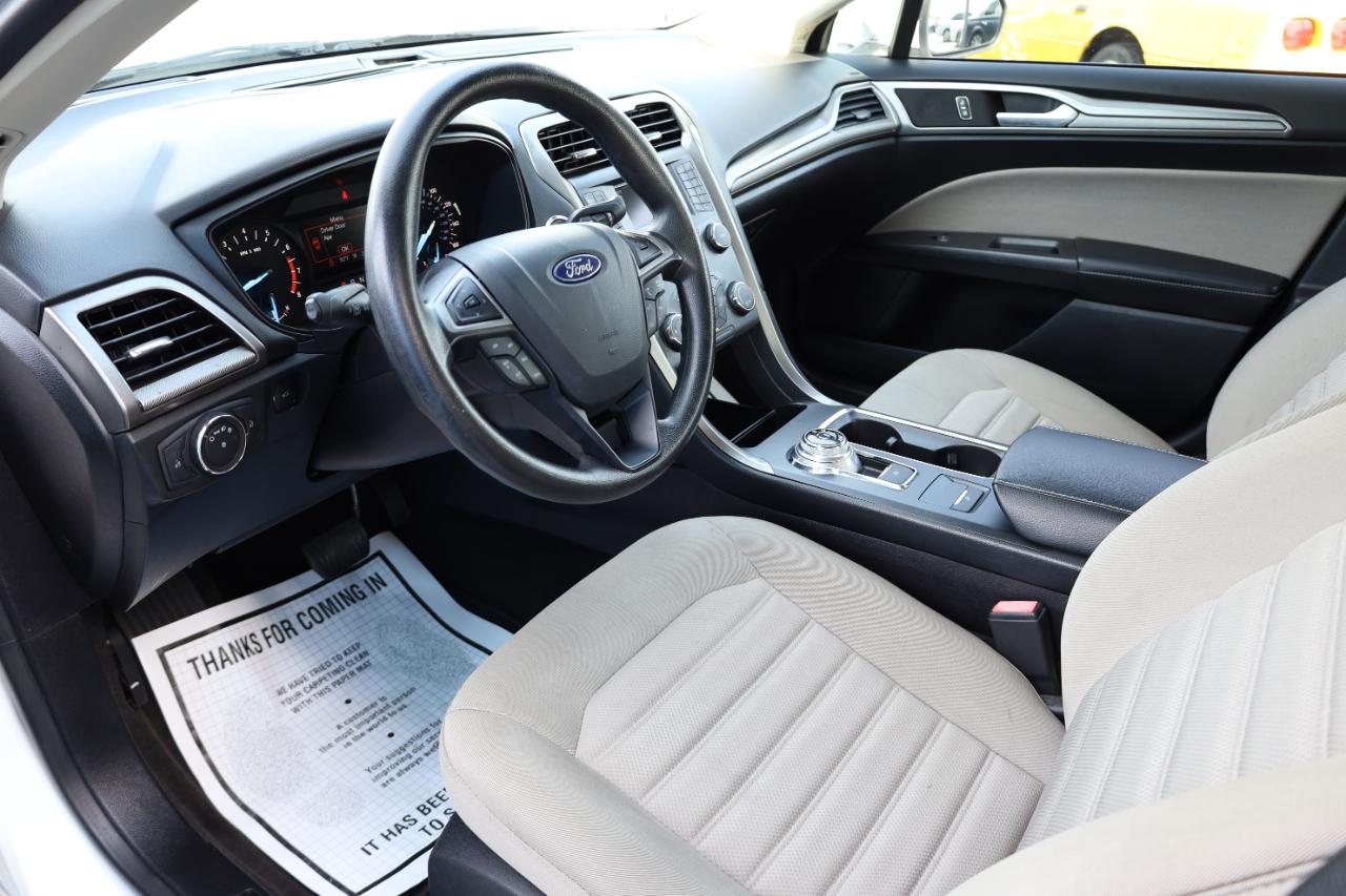 Ford Fusion S FWD 2019